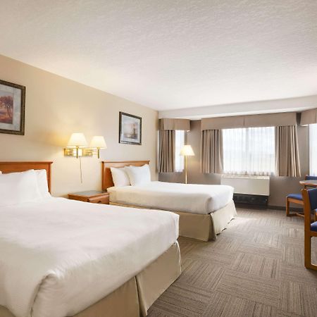 Days Inn By Wyndham Hinton Eksteriør billede
