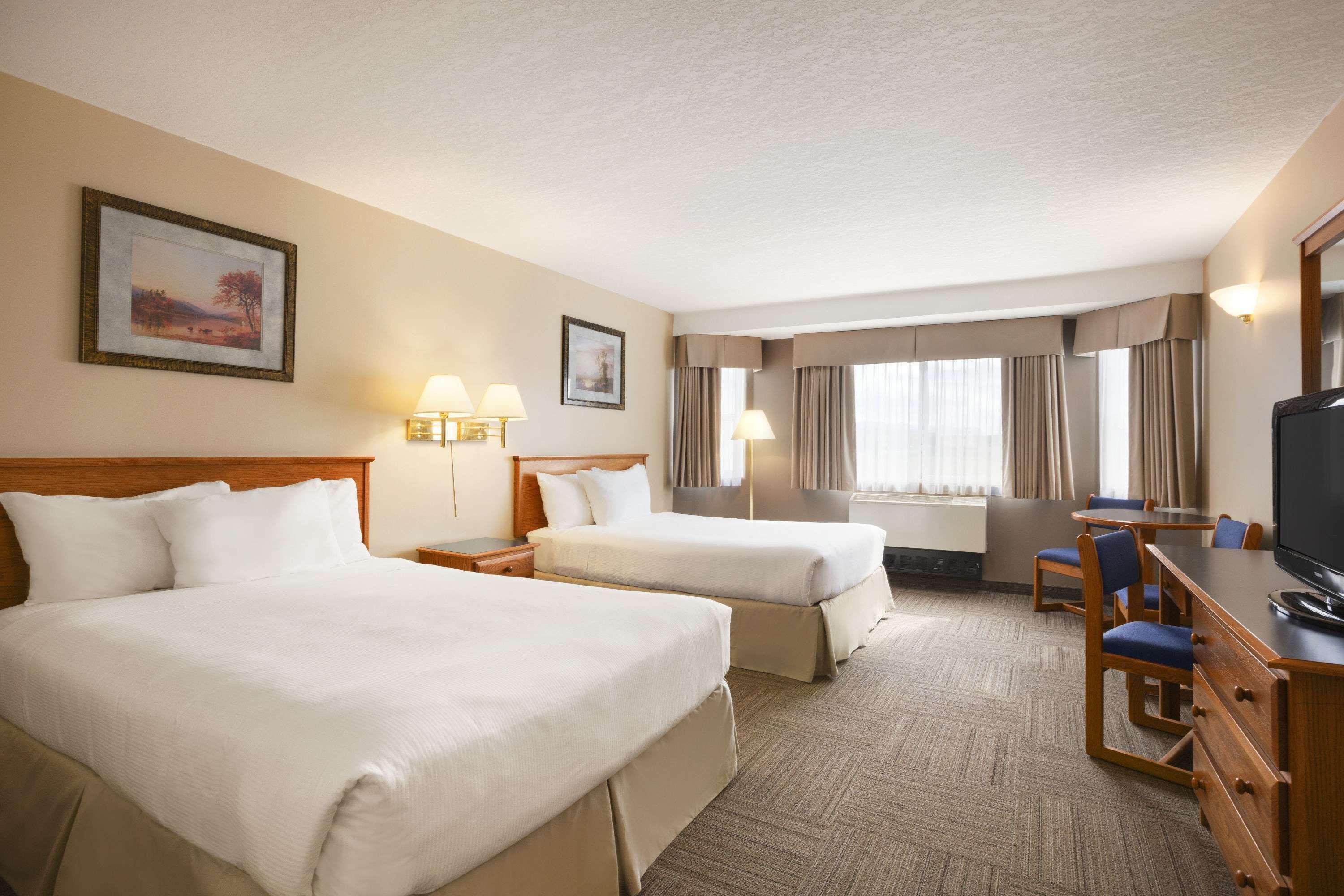 Days Inn By Wyndham Hinton Eksteriør billede