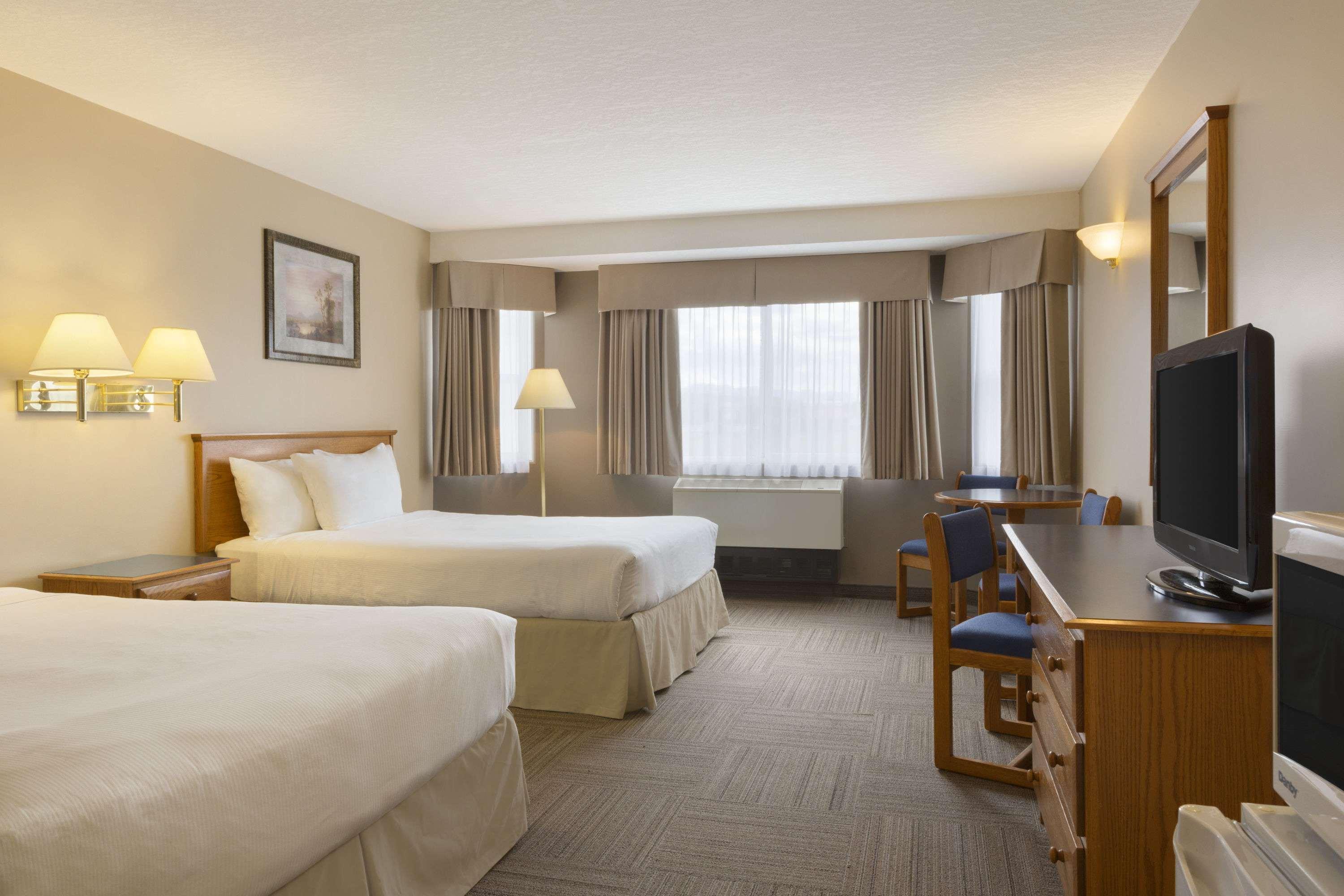 Days Inn By Wyndham Hinton Eksteriør billede