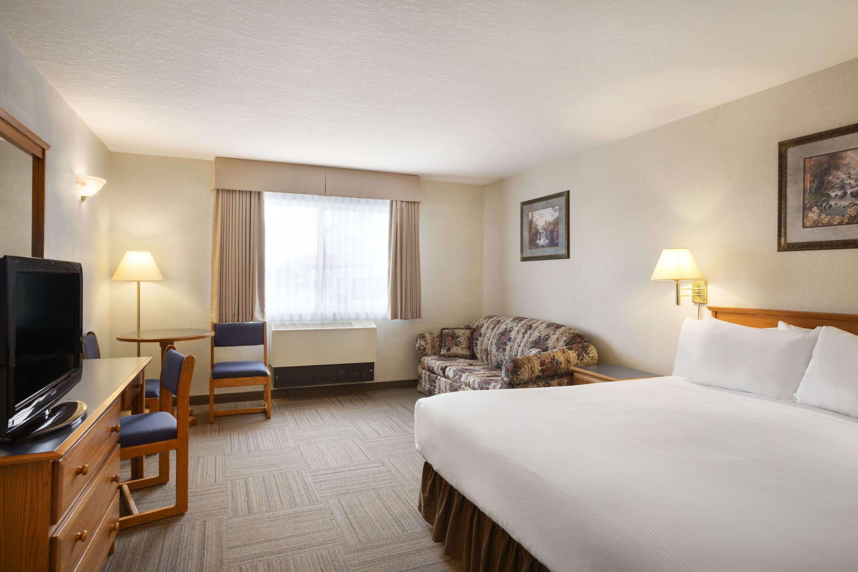 Days Inn By Wyndham Hinton Eksteriør billede