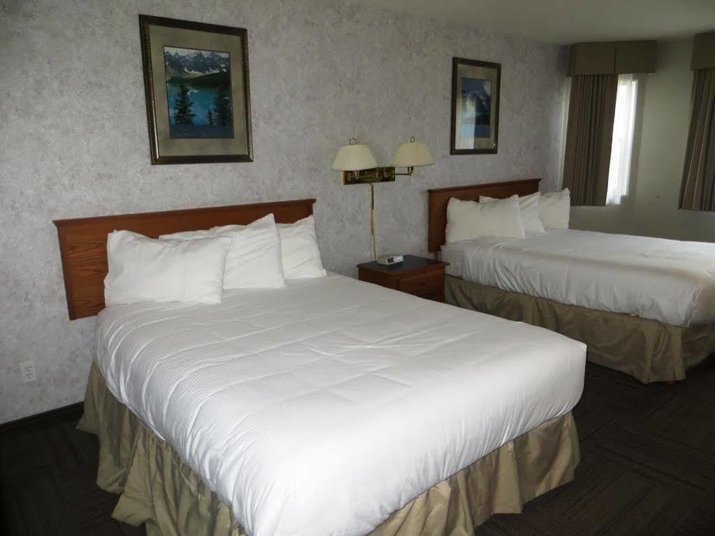 Days Inn By Wyndham Hinton Eksteriør billede