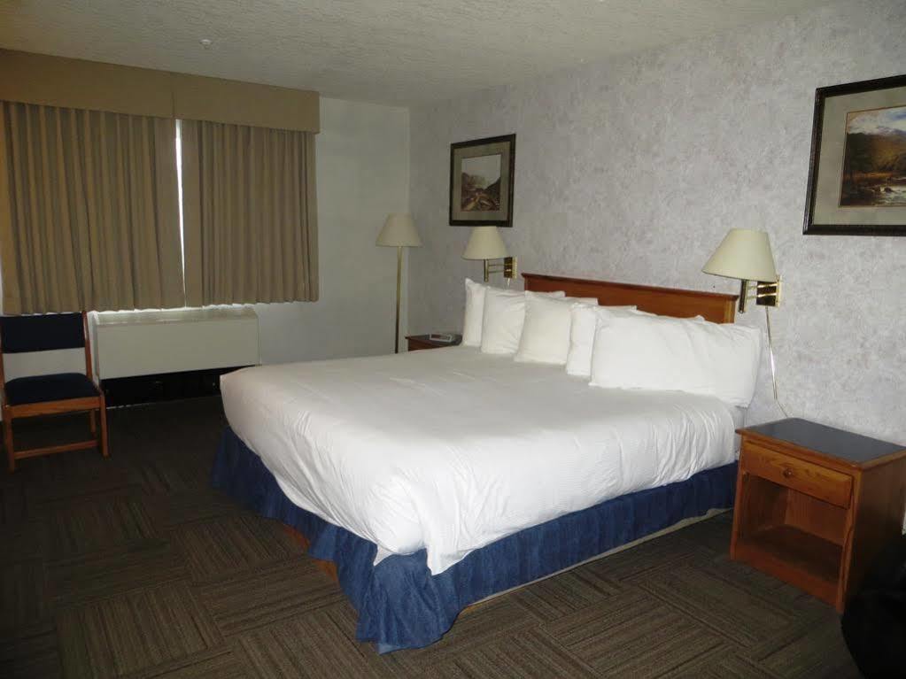 Days Inn By Wyndham Hinton Eksteriør billede